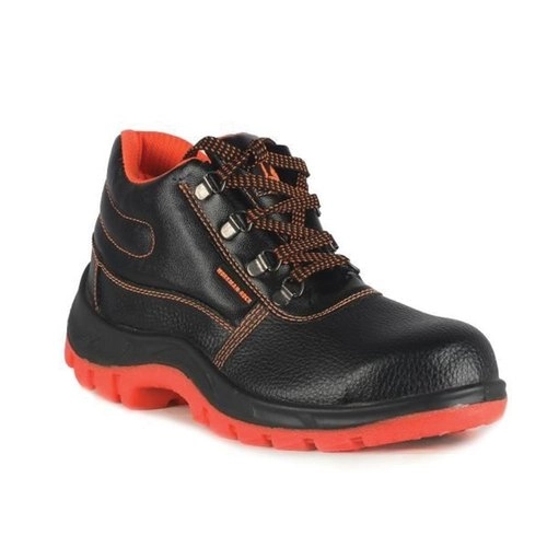 https://s3.vistaartrade.anukul.com.np/vistaartrade/media/products/2022/04/07/Safety_shoe__non_ISI.webp