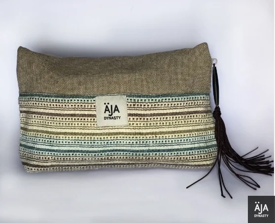 https://s3.vistaartrade.anukul.com.np/vistaartrade/media/products/2022/10/10/Maya_Purse_Multicolor.webp