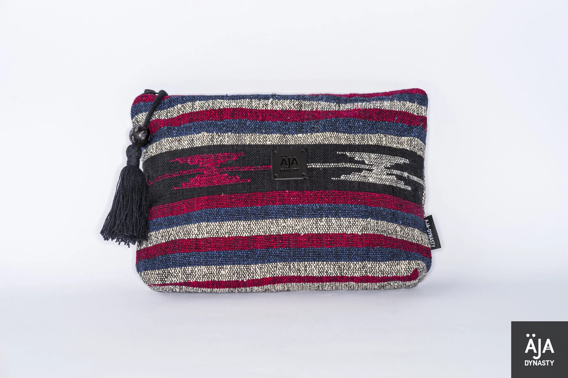 https://s3.vistaartrade.anukul.com.np/vistaartrade/media/products/2022/10/10/Purse_Bhaktapur_1_Multicolor.webp