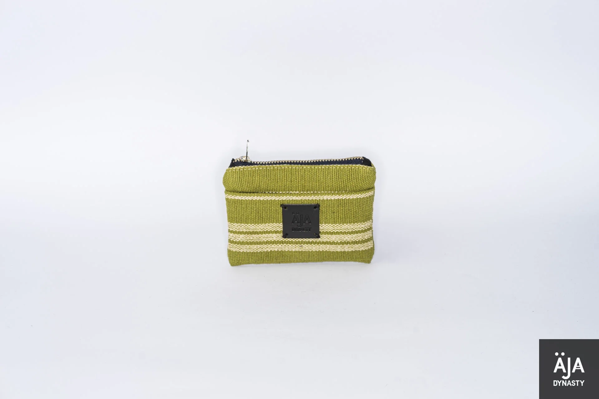 https://s3.vistaartrade.anukul.com.np/vistaartrade/media/products/2022/10/10/Purse_Bhaktapur_4.webp