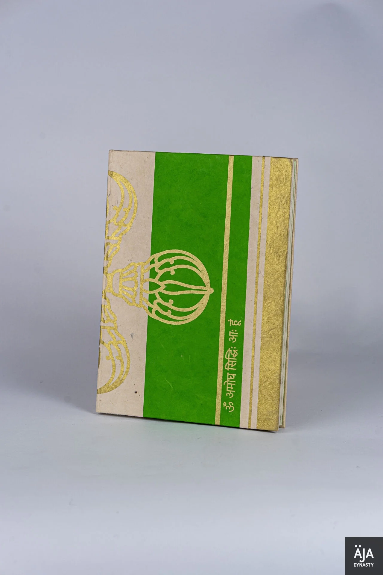 https://s3.vistaartrade.anukul.com.np/vistaartrade/media/products/2022/10/12/Lokta_Notebook_5BUDDHAS_SAMSKARA.webp