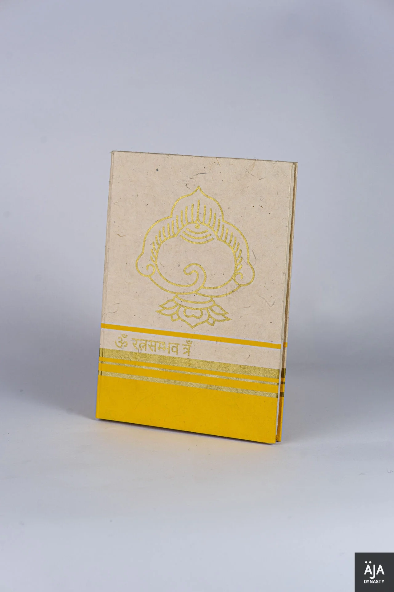 https://s3.vistaartrade.anukul.com.np/vistaartrade/media/products/2022/10/12/Lokta_Notebook_5BUDDHAS_VEDANA.webp