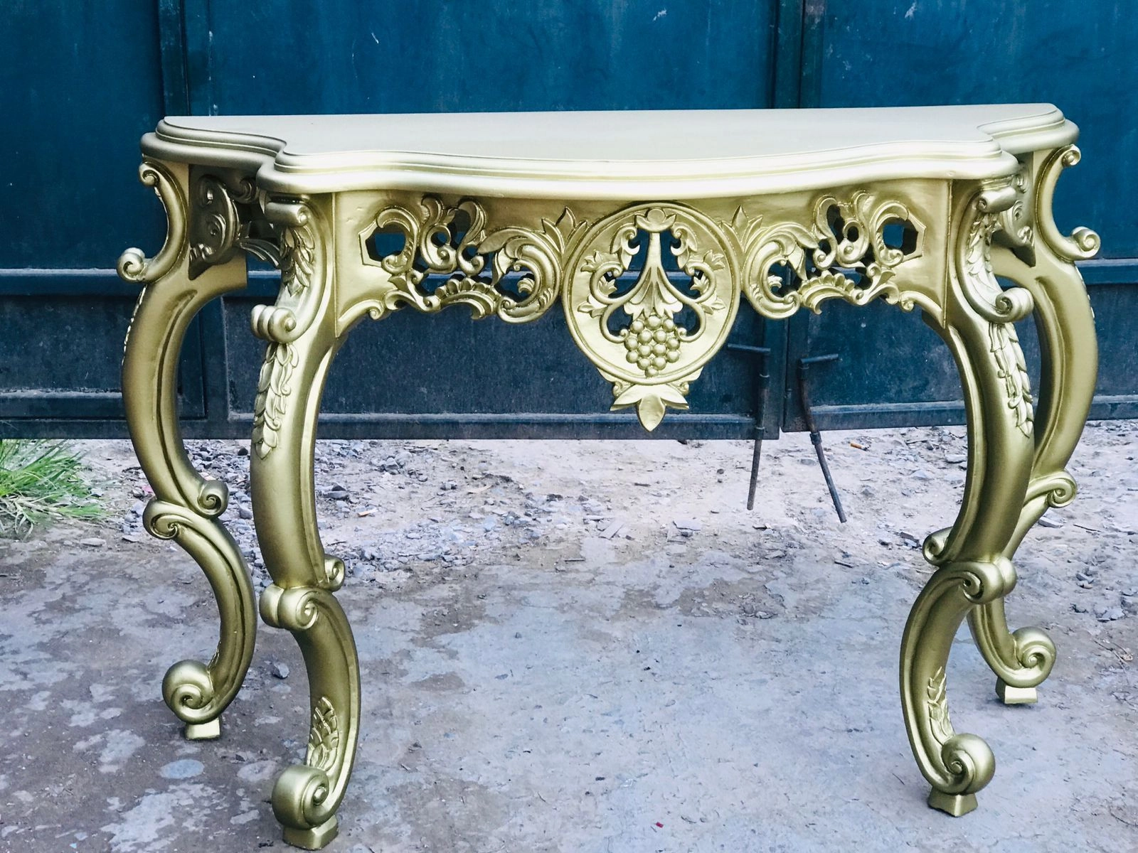 https://s3.vistaartrade.anukul.com.np/vistaartrade/media/products/2022/10/16/corner_stand_table.webp