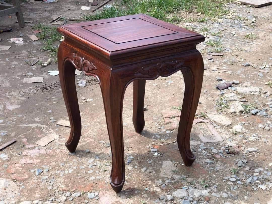 https://s3.vistaartrade.anukul.com.np/vistaartrade/media/products/2022/10/16/side_table_dif._design.webp